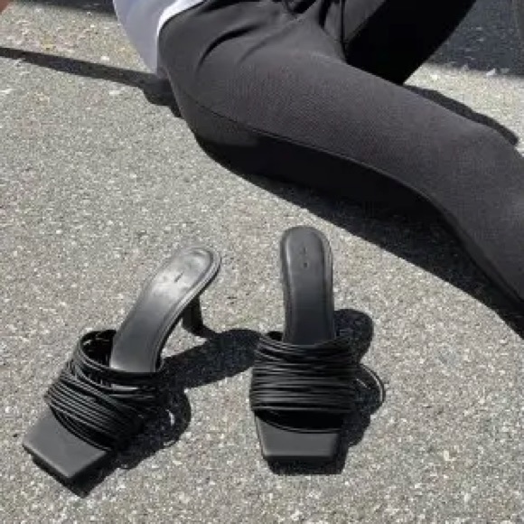 OAK + FORT Shoes - OAK+FORT Black Mules with Square Toe and strappy heels